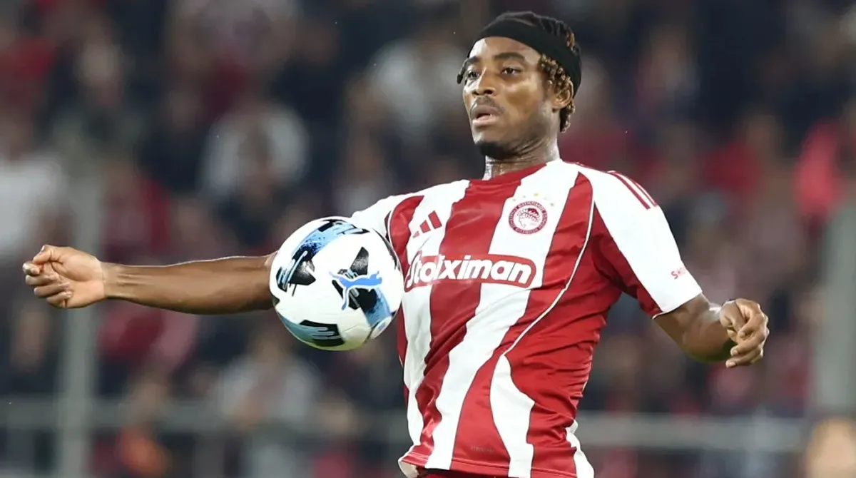 Ο Μπρουνο σε αμυντική προσπάθεια με τη φανέλα του Ολυμπιακού