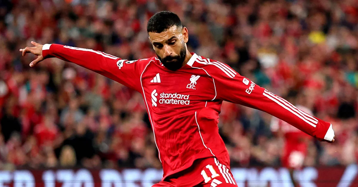 Ο Μοχάμεντ Σαλάχ με τη φανέλα της Λίβερπουλ έτοιμος για σούτ