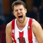 sasha vezenkov traumatismos mesi olympiacos