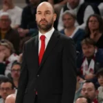 Ο Βασίλης Σπανούλης με αυστηρό ύφος στον πάγκο της Μονακό. Η κρίση και η παραίτηση του Kill Bill
