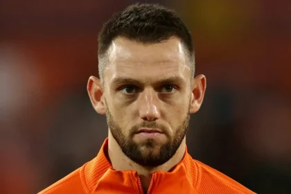 Ο Στέφαν Ντε Φράι με τη φανέλα της εθνικής Ολλανδίας