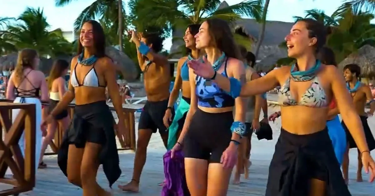 Τα κορίτσια των Επαρχιατών του Survivor απολαμβάνουν το έπαθλο τους στον Άγιο Δομίνικο