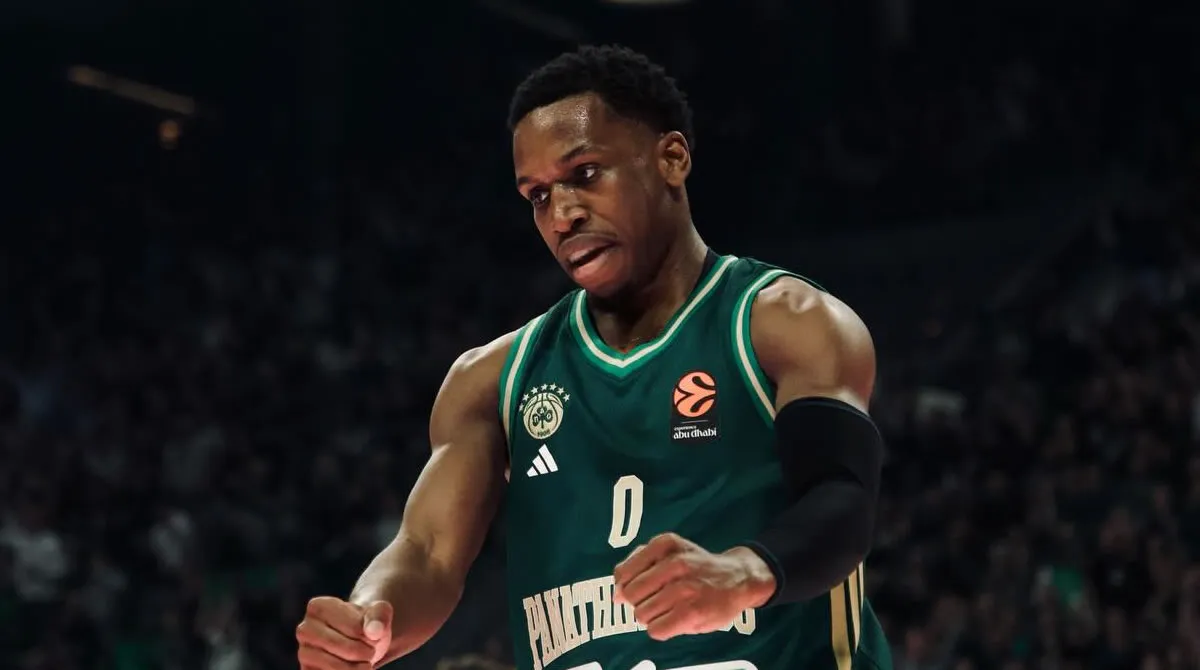 Ο Τι Τζέι Σορτς σε δράση στο παρκέ με τον Παναθηναϊκό και ο Σιλβέν Φρανσίσκο, εν μέσω μεταγραφικών σεναρίων.