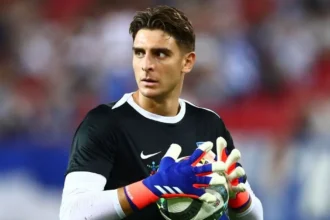 Ο τερματοφύλακας της Εθνικής Ελλάδας, Κωνσταντής Τζολάκης, σε φάση κατά τη διάρκεια του αγώνα με την Ουγγαρία.