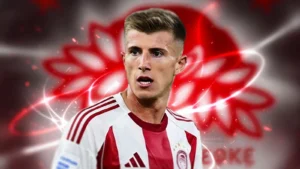 Ο Κοστίνια σε δράση με τη φανέλα του Ολυμπιακού, αποτελώντας τον νέο μεγάλο μεταγραφικό στόχο της αγγλικής Σάντερλαντ.