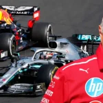 Μονοθέσια της Formula 1 στην πίστα, με φόντο τον τεχνικό πόλεμο ανάμεσα σε Mercedes, Red Bull και Ferrari για τους κανονισμούς του 2026.