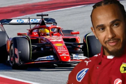 Το κόκκινο μονοθέσιο της Ferrari "μάχεται" ρόδα με ρόδα με τη Mercedes σε αγώνα του παγκοσμίου πρωταθλήματος της Formula 1.