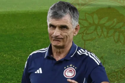 Ο προπονητής του Ολυμπιακού Χοσέ Λουίς Μεντιλίμπαρ δίνει εντολές στους ποδοσφαιριστές του στο προπονητικό κέντρο του Ρέντη.