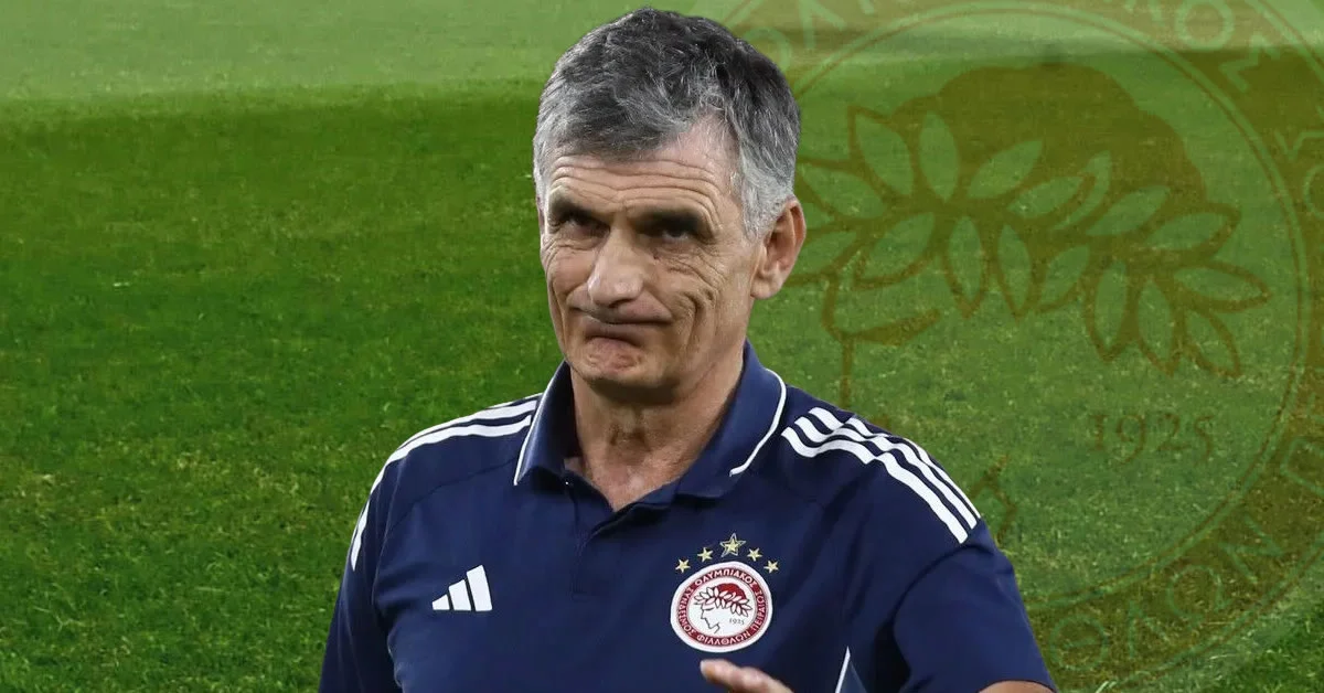 Ο προπονητής του Ολυμπιακού Χοσέ Λουίς Μεντιλίμπαρ δίνει εντολές στους ποδοσφαιριστές του στο προπονητικό κέντρο του Ρέντη.