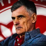 Ο προπονητής του Ολυμπιακού Χοσέ Λουίς Μεντιλίμπαρ δίνει οδηγίες στους ποδοσφαιριστές του, ενόψει του κρίσιμου ντέρμπι της SuperLeague με τον Παναθηναϊκό.
