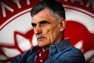 Ο προπονητής του Ολυμπιακού Χοσέ Λουίς Μεντιλίμπαρ δίνει οδηγίες στους ποδοσφαιριστές του, ενόψει του κρίσιμου ντέρμπι της SuperLeague με τον Παναθηναϊκό.