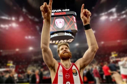 olympiacos armani milano tomas walkup euroleague action