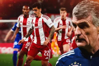 Ο Χοσέ Λουίς Μεντιλίμπαρ παρακολουθεί τους παίκτες του Ολυμπιακού σε αγώνα πριν το μεγάλο ντέρμπι της Super League απέναντι στον Παναθηναϊκό στη Λεωφόρο.