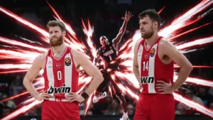 Το κατάμεστο ΣΕΦ και οι παίκτες του Ολυμπιακού πανηγυρίζουν κατά τη διάρκεια αγώνα για τα playoffs της Euroleague κόντρα στη Μονακό.