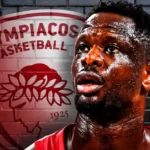 Οπαδοί του Ολυμπιακού στις κερκίδες του ΣΕΦ αποθεώνουν τον Μουστάφα Φαλ,