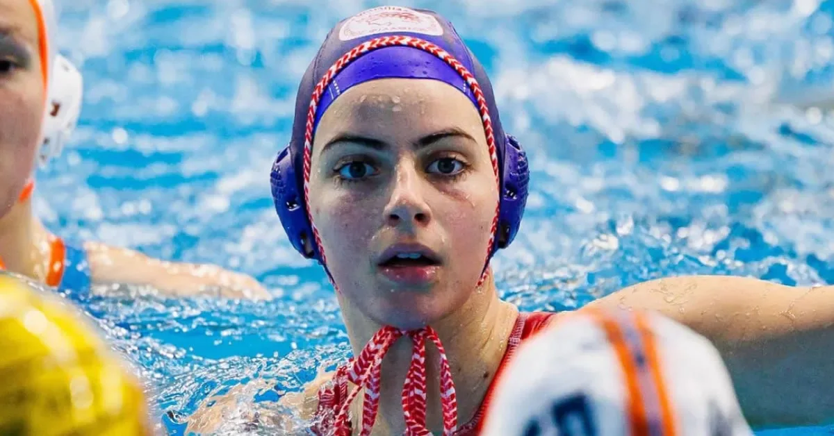 Οι παίκτριες της γυναικείας ομάδας πόλο του Ολυμπιακού σε στιγμιότυπο αγώνα, έτοιμες για τη συμμετοχή τους στο Final-4 του Κυπέλλου Ελλάδας στη Λάρισα.