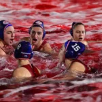 Οι παίκτριες του Ολυμπιακού πανηγυρίζουν σε αγώνα του Champions League πόλο γυναικών