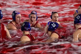 Οι παίκτριες του Ολυμπιακού πανηγυρίζουν σε αγώνα του Champions League πόλο γυναικών