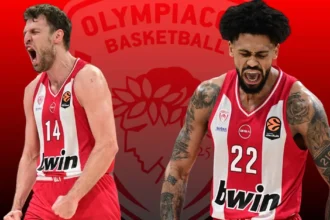 Ο Τάιλερ Ντόρσεϊ και ο Σάσα Βεζένκοφ του Ολυμπιακού πανηγυρίζουν στο ΣΕΦ μετά τη μεγάλη νίκη επί της Ρεάλ Μαδρίτης στην Euroleague.
