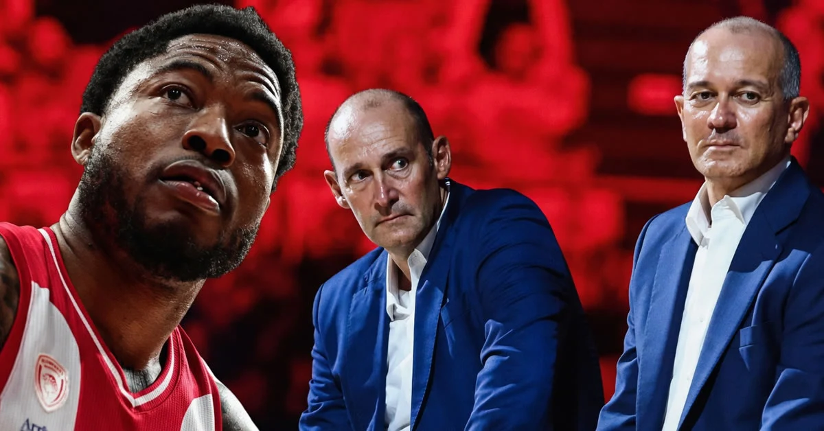 Ο Ταϊρίκ Τζόουνς του Ολυμπιακού αντιδρά σε αγώνα μπάσκετ, την ώρα που η ομάδα προχωρά σε διπλή προσφυγή στο ΑΣΕΑΔ.