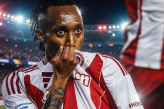 Οι παίκτες του Ολυμπιακού πανηγυρίζουν το γκολ του Ζέλσον Μαρτίνς στο ντέρμπι με τον Παναθηναϊκό στη Λεωφόρο.