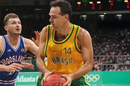 Ο θρύλος του βραζιλιάνικου και παγκόσμιου μπάσκετ, Όσκαρ Σμιντ, με τη φανέλα της εθνικής ομάδας κατά τη διάρκεια της σπουδαίας καριέρας του απέναντι στον Ζάρκο Πάσπαλιε