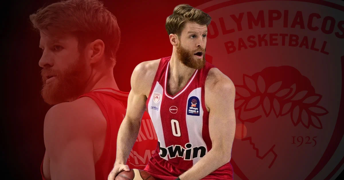 Ο Τόμας Γουόκαπ με τη φανέλα του Ολυμπιακού σε αγώνα της Euroleague, καθώς η ομάδα ετοιμάζει πρόωρη επέκταση του συμβολαίου του.