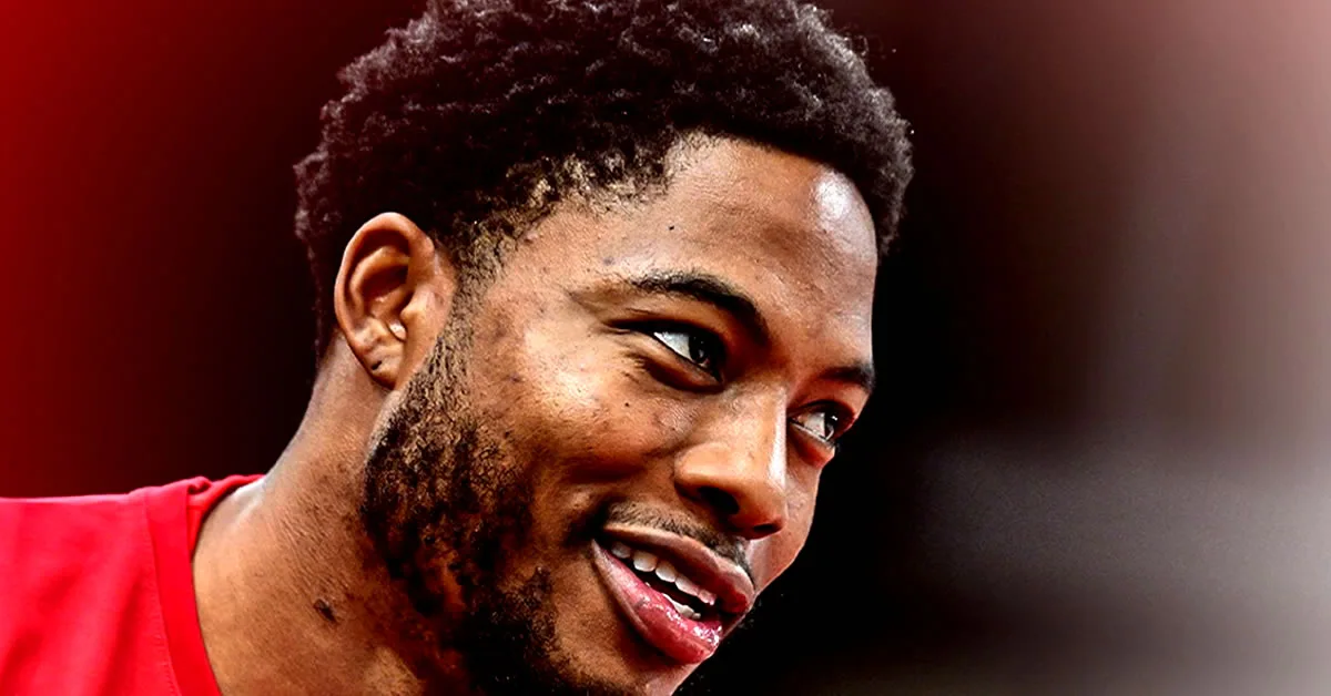 Ο Ταϊρίκ Τζόουνς του Ολυμπιακού κατά τη διάρκεια αγώνα, εν μέσω της επίσημης καταγγελίας του Παναθηναϊκού για χειρονομία στο ντέρμπι του ΟΑΚΑ.