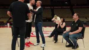 Σάσα Βεζένκοφ: Πήρε το βραβείο του MVP από τους Αγγελόπουλους