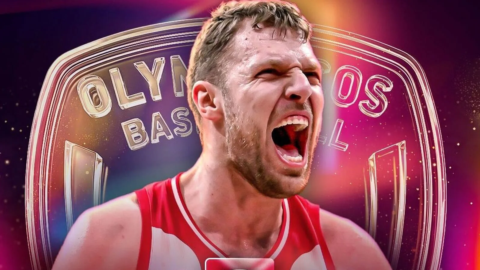 Ο Σάσα Βεζένκοφ πανηγυρίζει με τη φανέλα του Ολυμπιακού στη Euroleague.