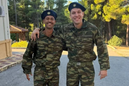 Βεζένκοφ και Ντόρσεϊ με στρατιωτική στολή μετά την απάντηση της ΚΑΕ Ολυμπιακός στον Παναθηναϊκό.