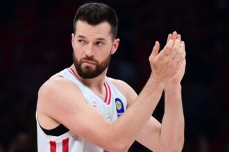 Άλεκ Πίτερς με τη φανέλα του Ολυμπιακού σε αγώνα Euroleague