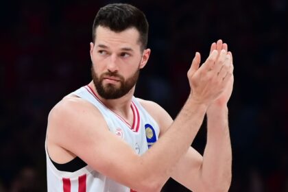Άλεκ Πίτερς με τη φανέλα του Ολυμπιακού σε αγώνα Euroleague