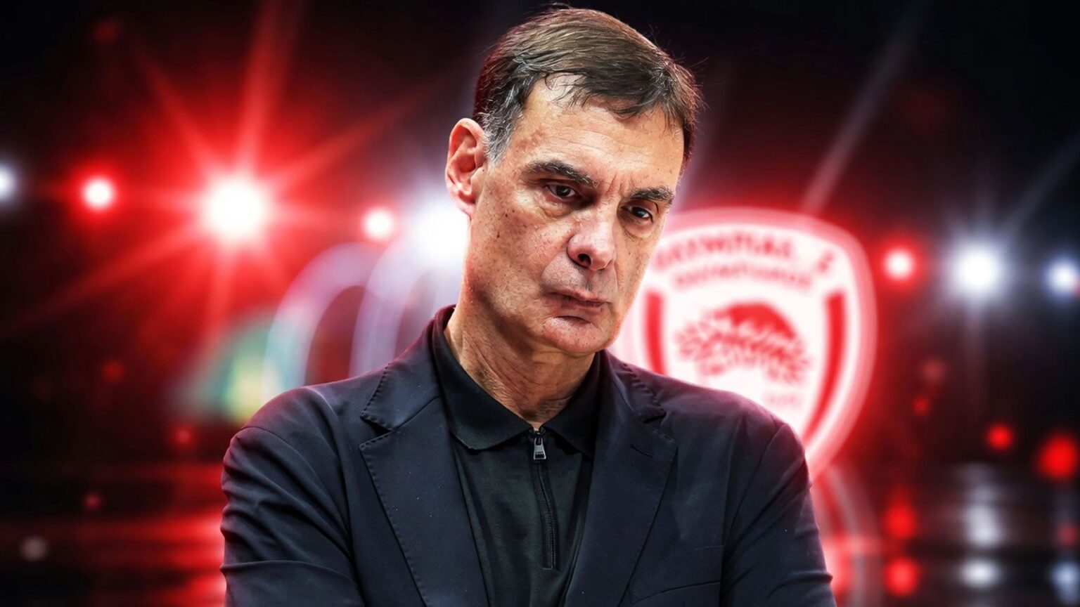Ο προπονητής του Ολυμπιακού Γιώργος Μπαρτζώκας δίνει οδηγίες σε αγώνα της Euroleague.