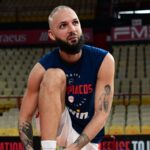 Ο Εβάν Φουρνιέ με τη φανέλα του Ολυμπιακού στη Euroleague.