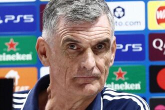 Ο προπονητής του Ολυμπιακού Χοσέ Λουίς Μεντιλίμπαρ μετά την ήττα από τον ΠΑΟΚ στην Τούμπα.