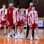 Στιγμιότυπο από τον πρώτο τελικό της Handball Premier μεταξύ Ολυμπιακού και ΑΕΚ.
