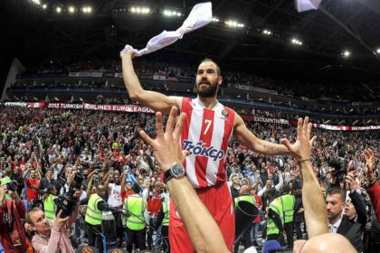 Ο Βασίλης Σπανούλης πανηγυρίζει στο Λονδίνο την κατάκτηση της Euroleague