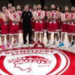 Οι παίκτες του Ολυμπιακού και ο Γιώργος Μπαρτζώκας απόλυτα συγκεντρωμένοι και παθιασμένοι για τον ημιτελικό του Final 4 κόντρα στη Φενέρμπαχτσε.