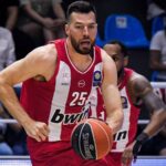 ο Άλεκ Πίτερς σε αγώνα του Ολυμπιακού στα playoffs της GBL κόντρα στον Κολοσσό.
