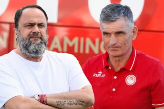 Ο Βαγγέλης Μαρινάκης και ο Χοσέ Λουίς Μεντιλίμπαρ σε συζήτηση για τον μεταγραφικό σχεδιασμό του Ολυμπιακού, εν μέσω σεναρίων για Brighton και Κοστίνια.