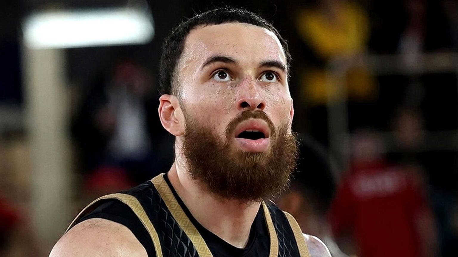 Ο Μάικ Τζέιμς κατά τη διάρκεια αγώνα της EuroLeague
