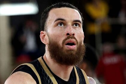 Ο Μάικ Τζέιμς κατά τη διάρκεια αγώνα της EuroLeague