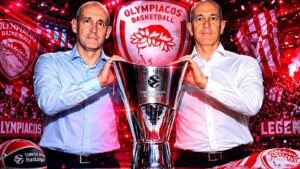 Ολυμπιακός EuroLeague: Το εορταστικό δείπνο στη Βούλα και η φωτογραφία με το τρόπαιο στο τραπεζάκι (vid)