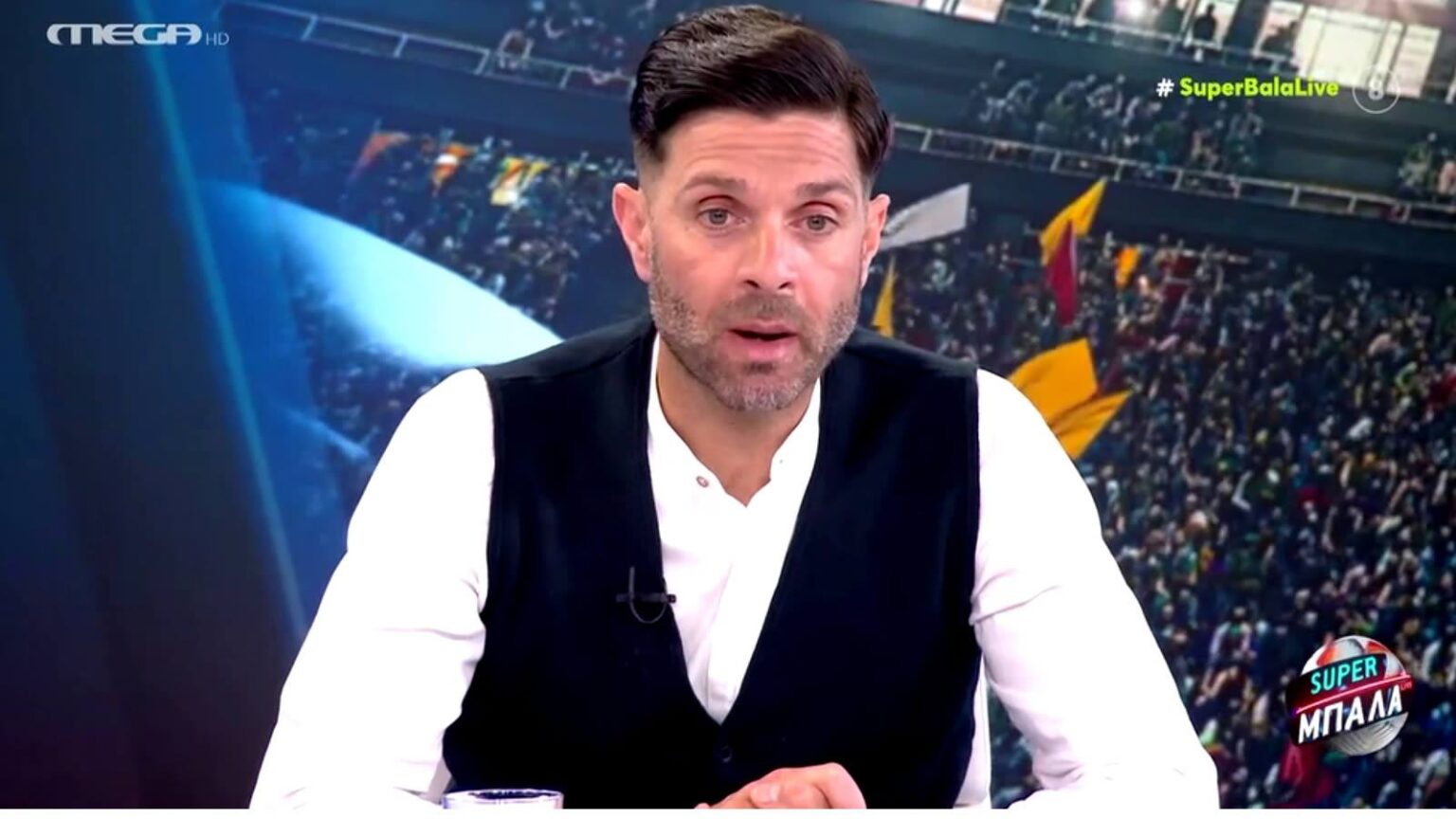 Ο Ηλίας Σπάθας στην αθλητική εκπομπή του MEGA αναλύει τις φάσεις του VAR στο ντέρμπι.
