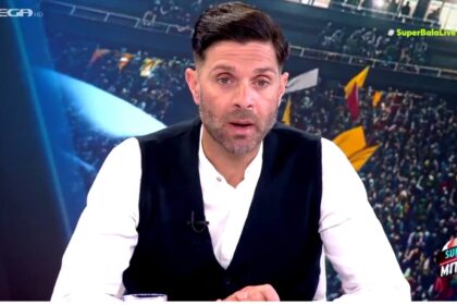 Ο Ηλίας Σπάθας στην αθλητική εκπομπή του MEGA αναλύει τις φάσεις του VAR στο ντέρμπι.