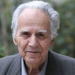Ο Στάθης Γαβάκης, ο ιστορικός εκφωνητής του Ολυμπιακού στο στάδιο Καραϊσκάκη.