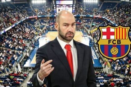 Ο Βασίλης Σπανούλης με κοστούμι, έτοιμος να αναλάβει τον πάγκο της Μπαρτσελόνα για τη νέα σεζόν της Euroleague.