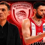 Ο Γιώργος Μπαρτζώκας δίνει οδηγίες στον πάγκο του Ολυμπιακού σε αγώνα Euroleague