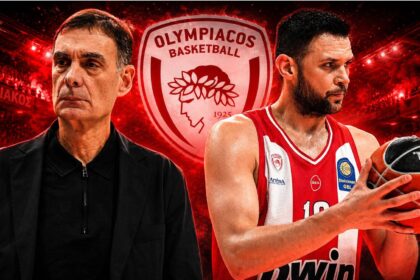 Ο Γιώργος Μπαρτζώκας δίνει οδηγίες στον πάγκο του Ολυμπιακού σε αγώνα Euroleague